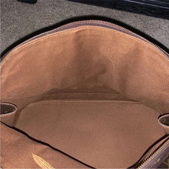 Louis Vuitton Alma Handbag - Picture 6 of 15